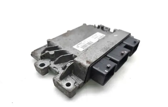 Renault Clio III Engine control unit/module 8200783095 S120202114A