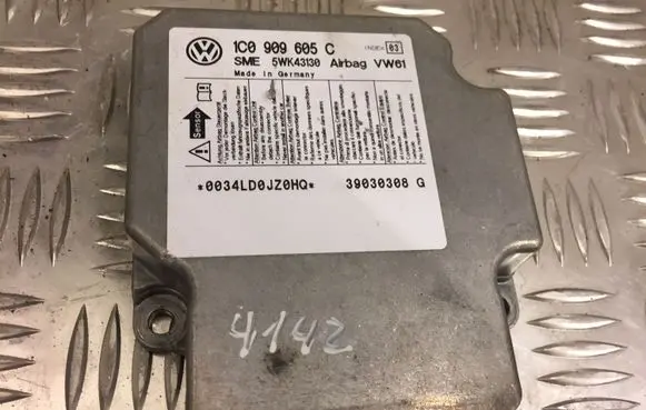 Volkswagen PASSAT B5.5 Airbag control unit/module 1C0909605C 4142