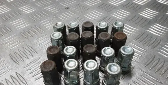 Land Rover Evoque I Nuts/bolts 