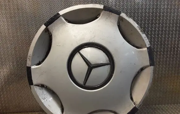 Mercedes-Benz C W202 R20 wheel hub/cap/trim A2024010024 2024010024
