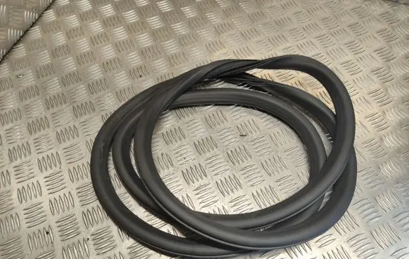 Opel Astra K Rear door rubber seal (on body) 360574169 390716822
