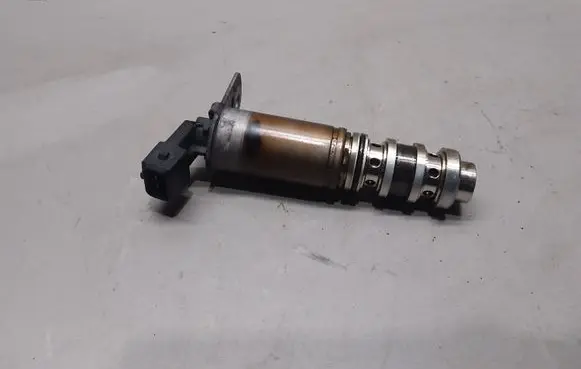 BMW 3 E90 E91 Camshaft vanos timing valve 7584115