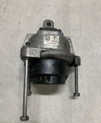 BMW 7 F01 F02 F03 F04 Engine mount bracket 6777371 22116777371