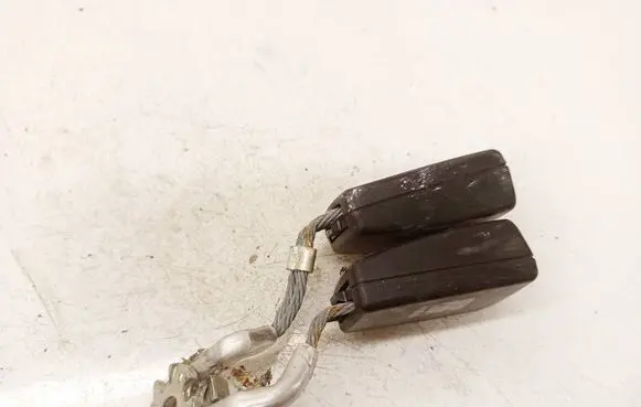 Volkswagen Golf VI Middle seatbelt buckle (rear) 1K0857739M