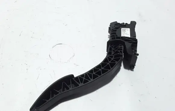 Volvo XC40 Accelerator throttle pedal 32212363
