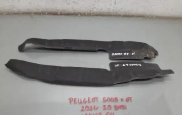 Peugeot 5008 II Fender foam support/seal 