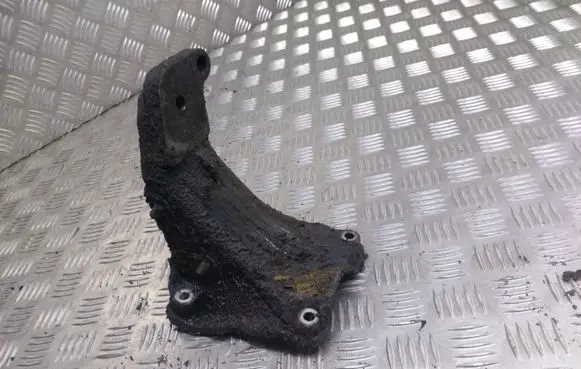 Volkswagen PASSAT B4 Engine mounting bracket
