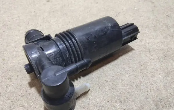 Volvo V40 Windscreen/windshield washer pump 1026810 1303180 174418