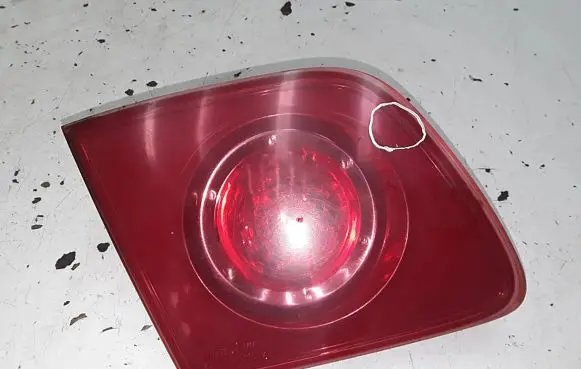 Mazda 3 I Tailgate rear/tail lights E110639