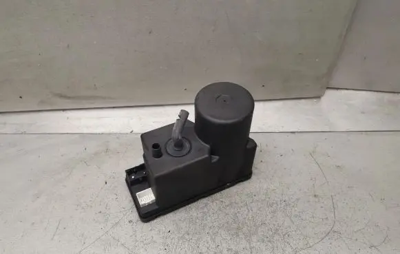Audi A4 S4 B5 8D Central locking vacuum pump 4A0862257A