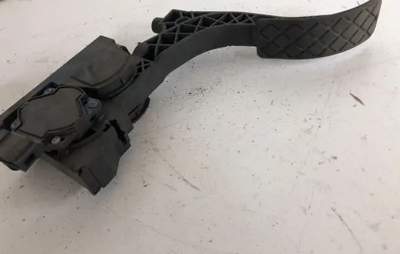 Volkswagen Golf IV Accelerator throttle pedal 0281002342