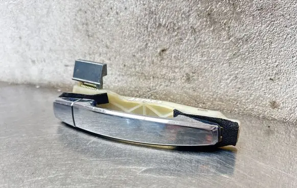 Opel Antara Rear door exterior handle