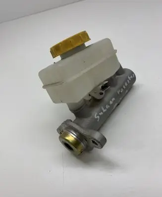 Subaru Forester SG Brake fluid reservoir 