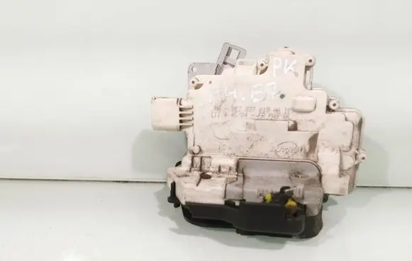 Audi A4 S4 B7 8E 8H Front door lock 8E2837015AA