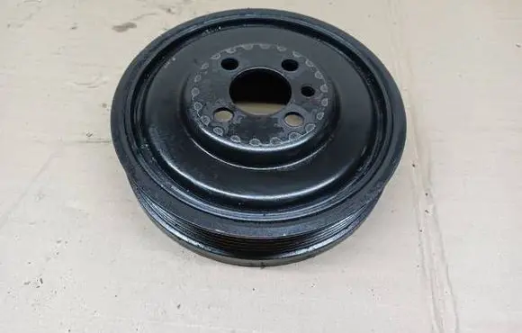 Volkswagen PASSAT B8 Crankshaft pulley 04L105248