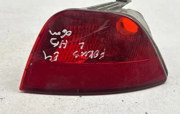 Ford Focus Tailgate rear/tail lights 5M5115501AA 0374D