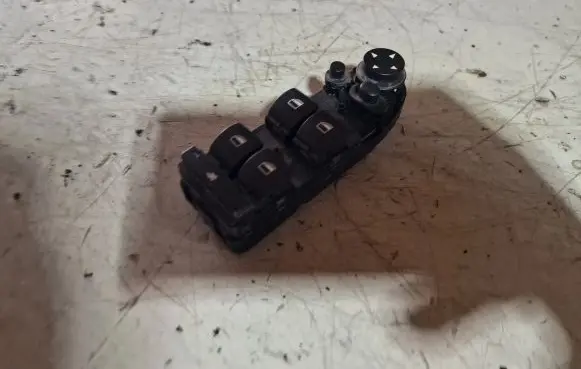 BMW 5 E60 E61 Electric window control switch 9122111
