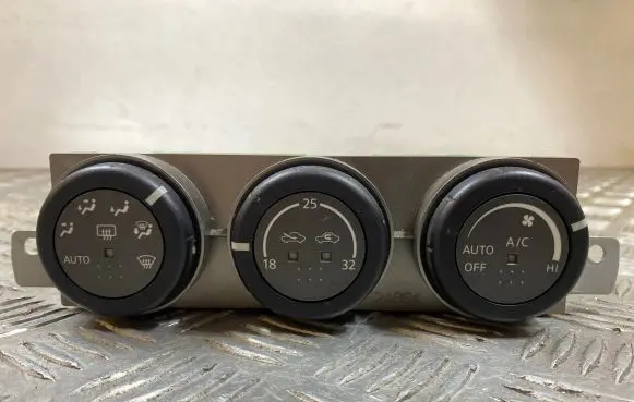 Nissan X-Trail T30 Climate control unit 27500EQ410 4C03 A0200018A04000