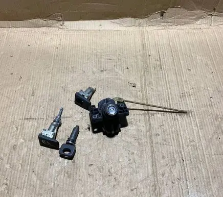Mercedes-Benz 190 W201 Lock set 
