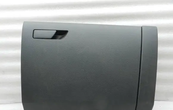 Glove box
