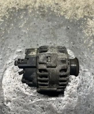 Volkswagen PASSAT B5 Generator/alternator 038903025E