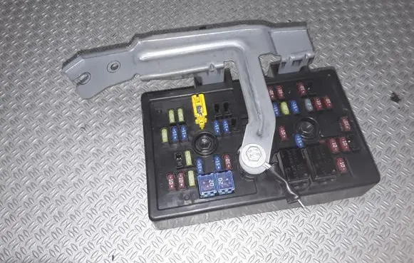 Chevrolet Captiva Fuse module 96821082