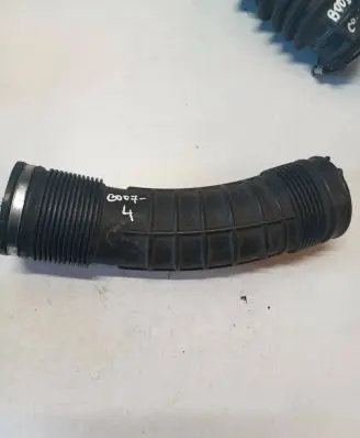 Volvo V70 Air intake hose/pipe 6898050