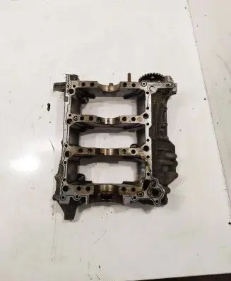 Audi A6 S6 C6 4F Crankshaft Holder 06e103032