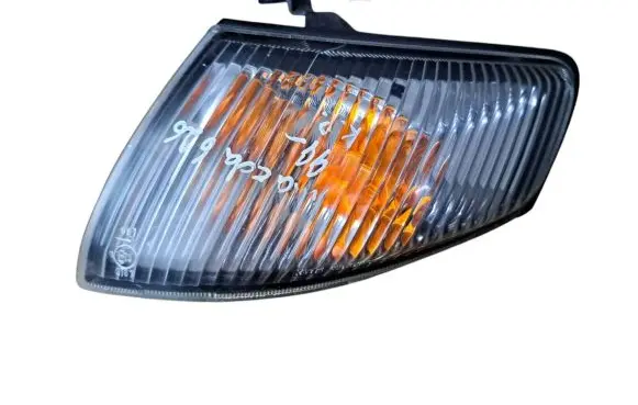 Mazda 626 Front indicator light 21061822