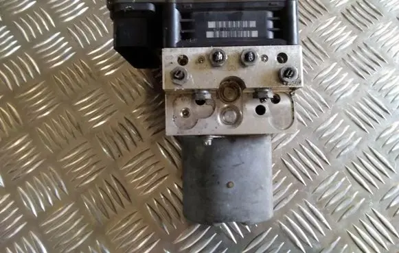 Mercedes-Benz E W211 ABS Pump 0265250205 A2114311312 0265960302