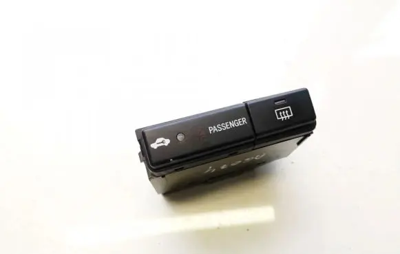 Toyota Avensis T250 Windscreen/window heater switch 8479005110d 84790-05110-d