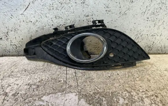Mercedes-Benz A W176 Front bumper lower grill A1768850522 280070027