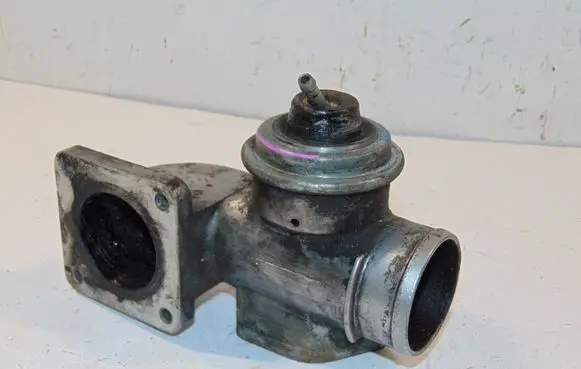 Volkswagen Transporter - Caravelle T4 EGR valve 074129499B 96T32772183402 96T3277