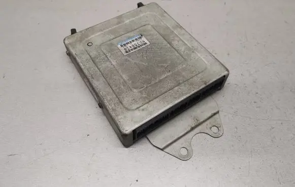Mitsubishi Carisma Engine control unit/module MD358438 E2T68377