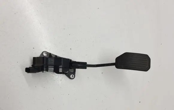 Toyota RAV 4 (XA30) Accelerator throttle pedal 7811042030