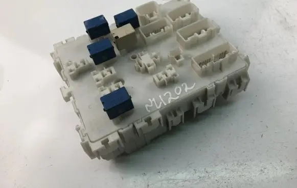 Suzuki Swift II Fuse box set P60A4889