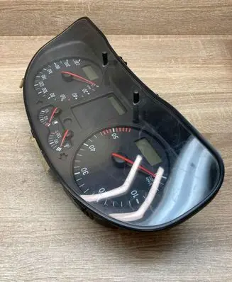 Volkswagen PASSAT B5 Speedometer (instrument cluster) 3B0919861K 110008793