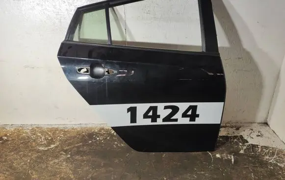 Toyota Prius (XW50) Rear door 