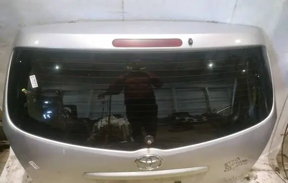 Toyota Corolla Verso AR10 Tailgate/trunk/boot lid PILKAS