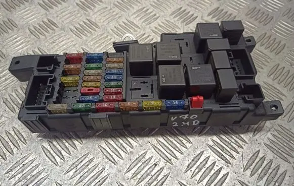 Volvo V70 Fuse box cover 8637841