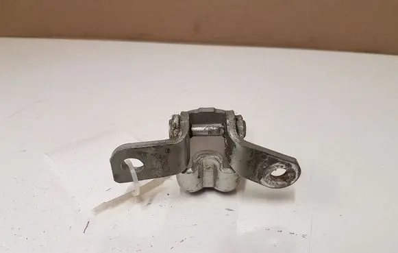 Opel Astra J Rear door lower hinge