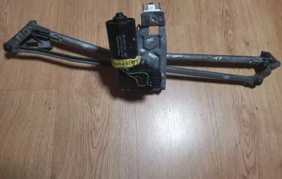 Audi A6 S6 C4 4A Front wiper linkage and motor 058567 0390241330