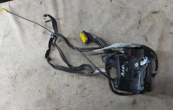Opel Vivaro Front door lock 8200008247 91166228