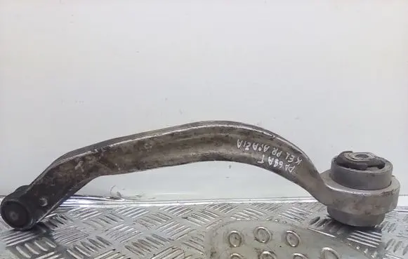 Volkswagen PASSAT B5 Front lower control arm/wishbone