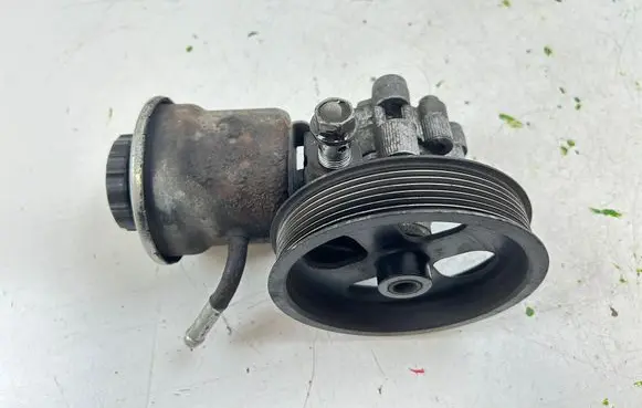 Toyota Corolla Verso AR10 Power steering pump
