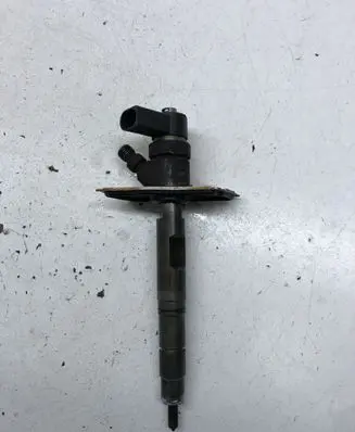 Audi A8 S8 D3 4E Fuel injector 057130277M 0445110158
