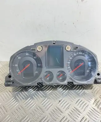 Volkswagen PASSAT B6 Speedometer (instrument cluster) 3C0920871