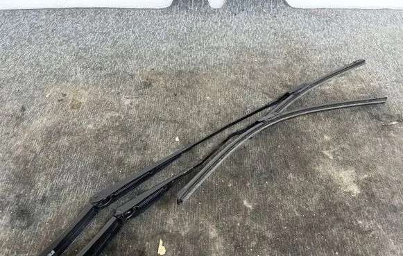 BMW X1 F48 F49 Front wiper blade arm