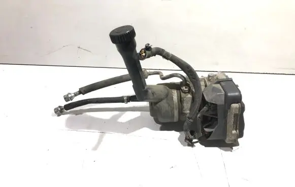 Citroen C4 I Picasso Power steering pump 9684252580