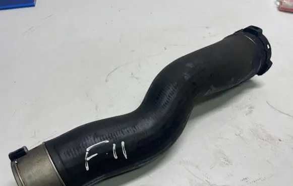 BMW 5 F10 F11 Intercooler hose/pipe
